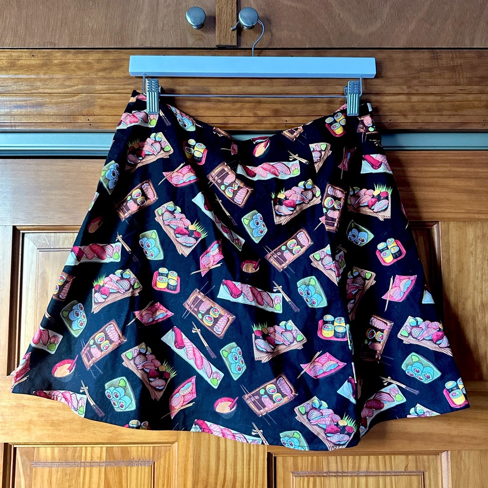 Girl of the earth sushi mini skirt size L
